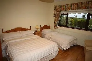 Lynolan House 5*